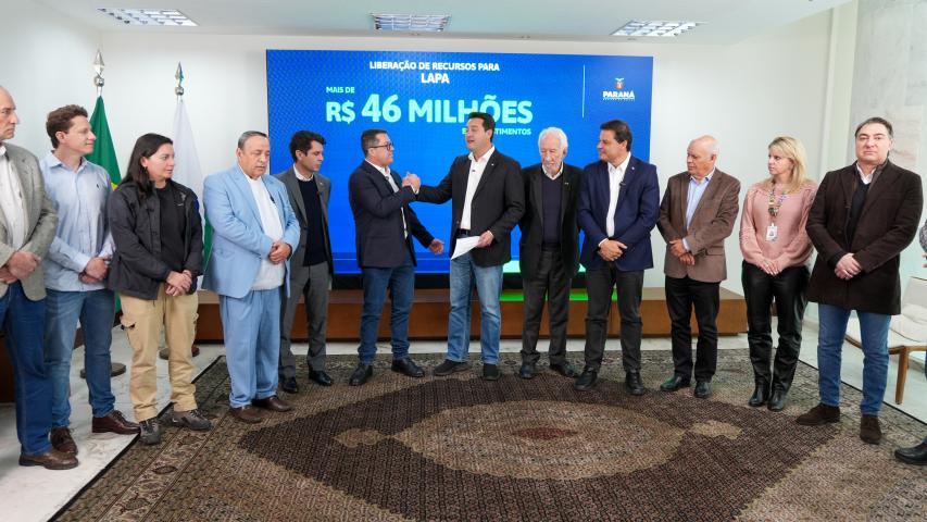 Ratinho Junior confirma mais de R$ 453 milhões para obras em 11 municípios
