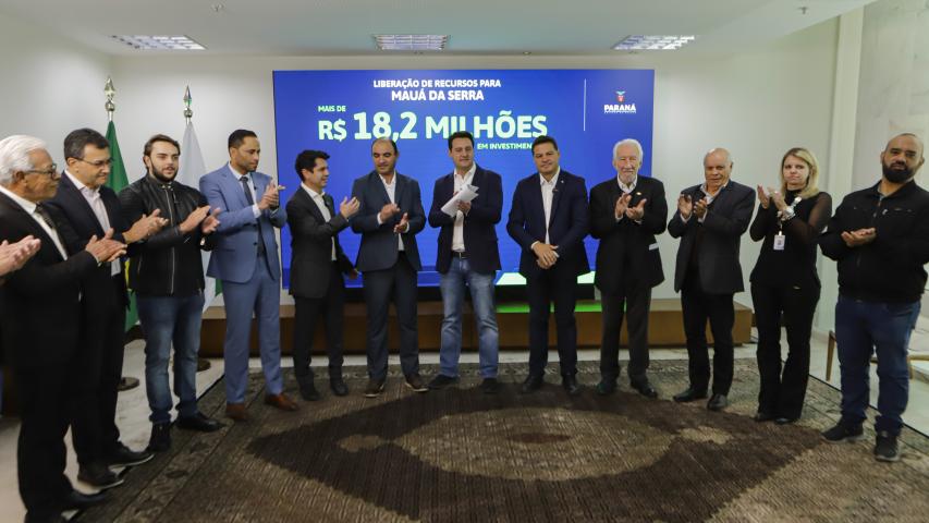 Governador libera R$ 350 milhões para obras e equipamentos em nove cidades