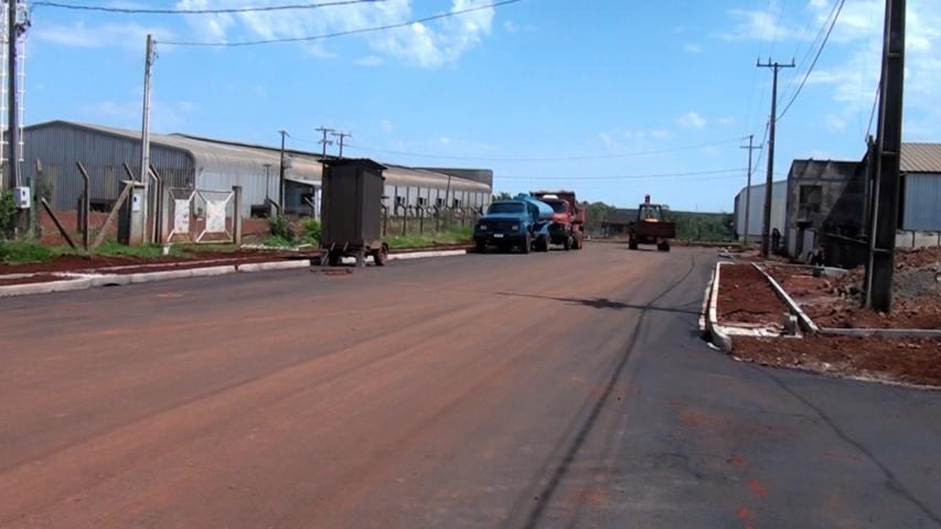 Aporte do Estado: pavimentação do parque industrial de Matelândia chega a 45%